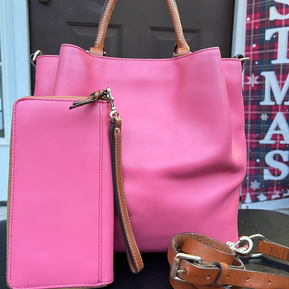 DOONEY AND BOURKE SET OF DAWSON PINK PURSE AND WRISTLET - Picture 2 of 15